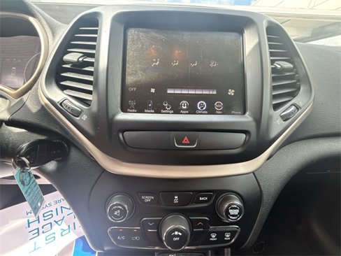 Used 2015 Jeep Cherokee Latitude image 16