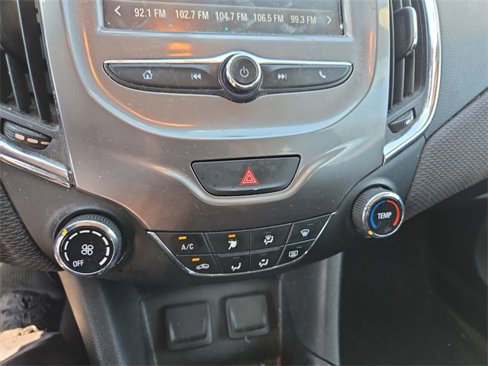 Used 2017 Chevrolet Cruze LT image 18