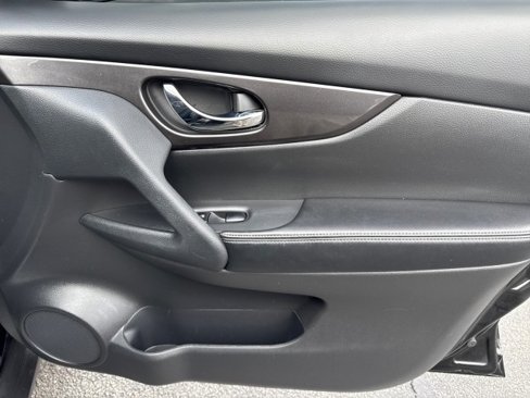 Used 2020 Nissan Rogue SV w/ Premium Package image 31