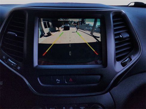 Used 2019 Jeep Cherokee Trailhawk w/ Cold Weather Group image 28