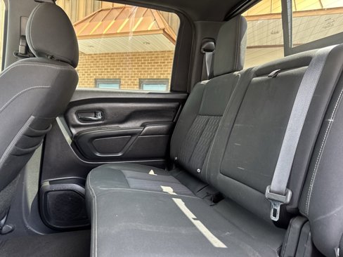 Used 2019 Nissan Titan SV w/ SV Convenience Package image 36