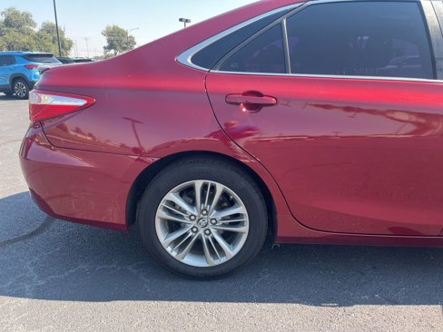 Used 2017 Toyota Camry SE image 4