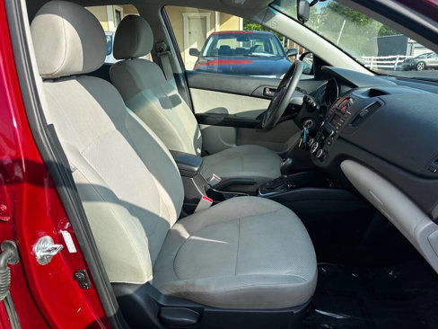 Used 2011 Kia Forte EX w/ Premium Pkg image 10