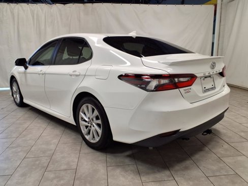 Used 2021 Toyota Camry LE image 7