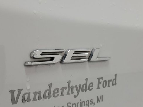 Used 2024 Ford Edge SEL image 6