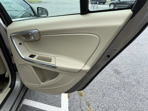 Used 2014 Volvo S60 T5 image 23