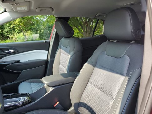 New 2025 Chevrolet Trax LT w/ Driver Confidence Package image 13