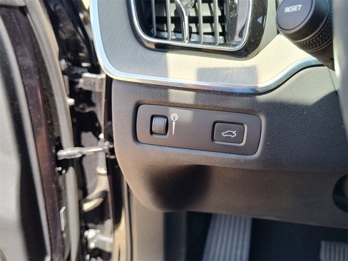 Used 2022 Volvo XC60 B5 Inscription w/ Advanced Package image 25