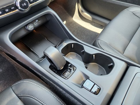 New 2025 Volvo XC40 B5 Core w/ Protection Package image 30
