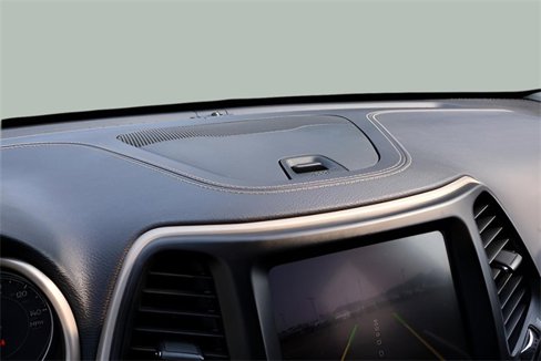 Used 2016 Jeep Cherokee Latitude w/ Cold Weather Group image 19