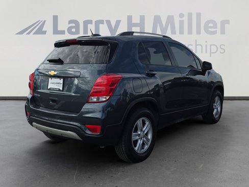 Used 2022 Chevrolet Trax LT w/ LT Convenience Package image 5