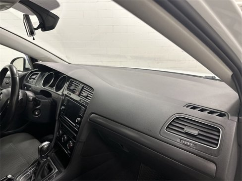 Used 2018 Volkswagen Golf S image 24