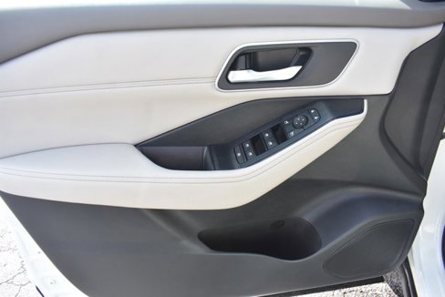 Used 2021 Nissan Rogue SV w/ Premium Package image 11