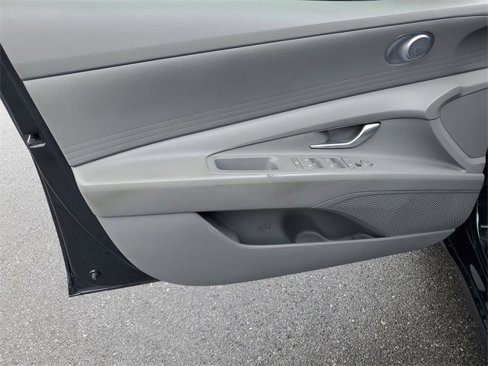 Used 2023 Hyundai Elantra SEL w/ Cargo Package image 8