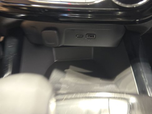 Used 2024 Chevrolet Trax RS image 32
