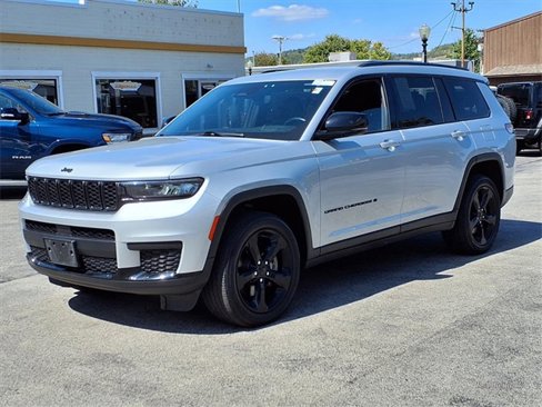 Certified 2021 Jeep Grand Cherokee L Laredo image 3