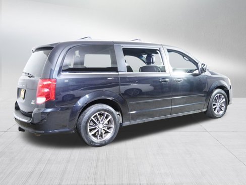 Used 2017 Dodge Grand Caravan SXT image 7