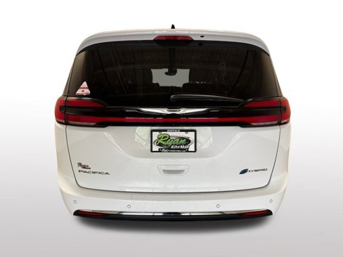 Used 2024 Chrysler Pacifica Select image 5