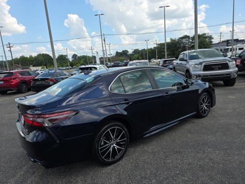 Used 2022 Toyota Camry SE image 4