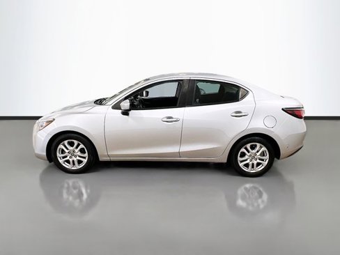 Used 2017 Toyota Yaris iA image 4