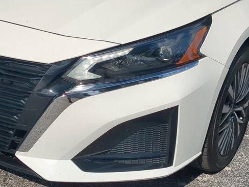 Used 2025 Nissan Altima 2.5 SV image 10