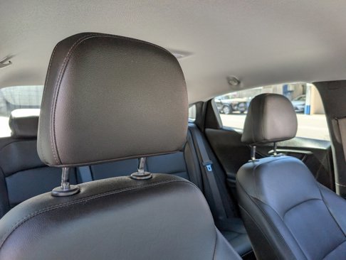 Used 2020 Chevrolet Malibu LT w/ Leather Package image 3