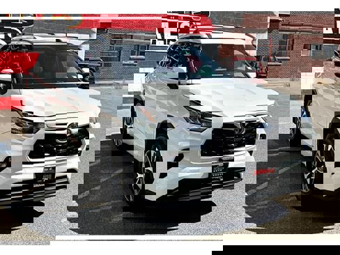 Used 2020 Toyota Highlander XLE image 11
