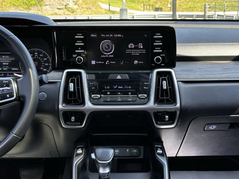 Used 2021 Kia Sorento EX w/ Panoramic Sunroof Package image 18