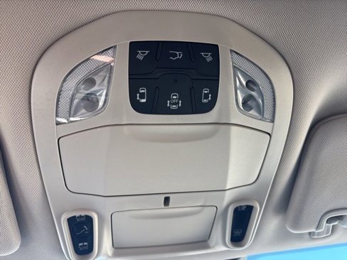 Used 2019 Chrysler Pacifica Limited image 19