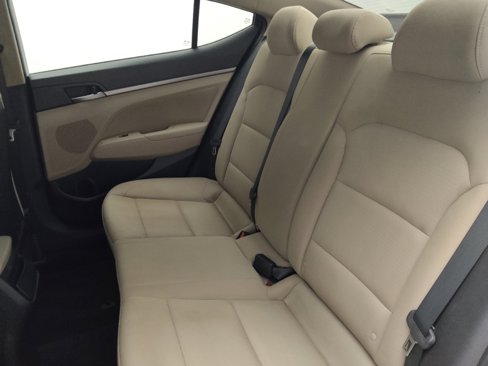 Used 2017 Hyundai Elantra SE image 18