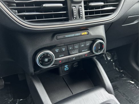 Used 2022 Ford Escape SE w/ Cold Weather Package image 7
