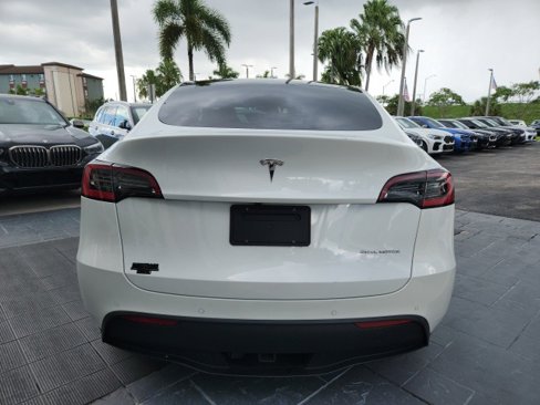 Used 2020 Tesla Model Y Long Range image 10