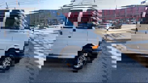 Used 2018 Chevrolet Express 2500 w/ Driver Convenience Package image 28