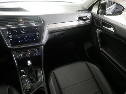 Used 2020 Volkswagen Tiguan SEL image 11