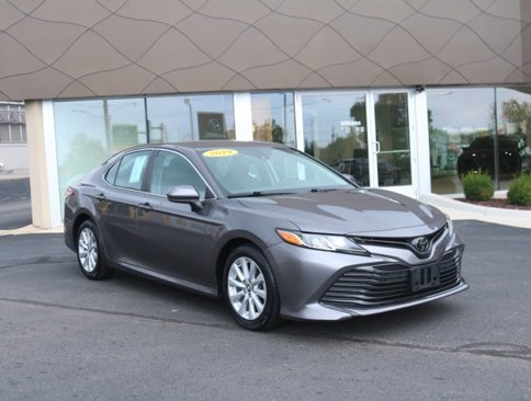 Used 2019 Toyota Camry LE image 1