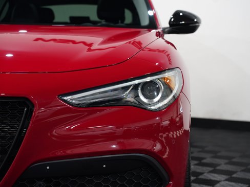 Used 2021 Alfa Romeo Stelvio Ti w/ Nero Edizione image 10