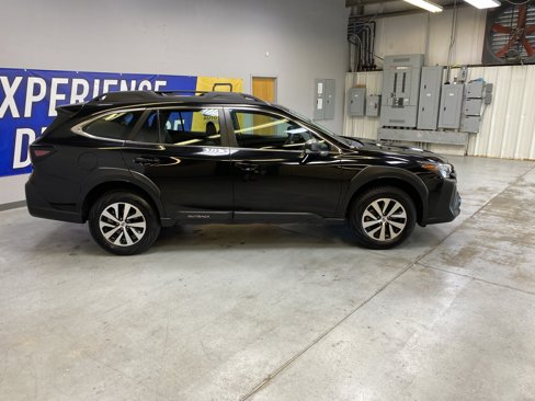 Used 2025 Subaru Outback image 8