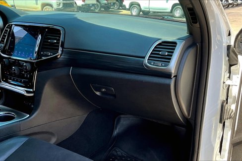 Used 2019 Jeep Grand Cherokee Altitude image 16