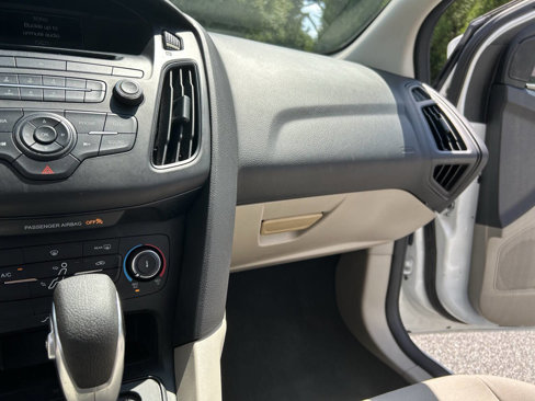 Used 2017 Ford Focus SE image 24