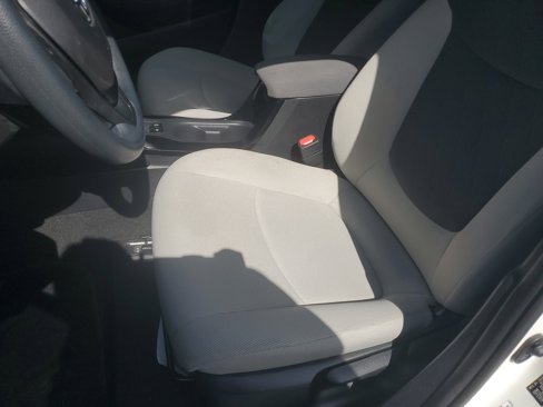 Used 2021 Toyota Corolla LE image 13