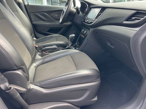 Used 2021 Buick Encore Preferred w/ Safety Package image 25