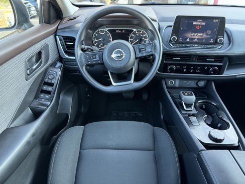 Used 2023 Nissan Rogue S image 11