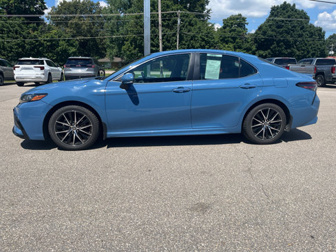 Used 2023 Toyota Camry SE image 4