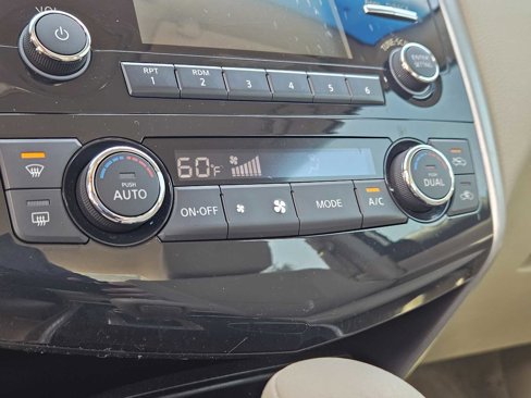 Used 2014 Nissan Altima 2.5 SV image 19