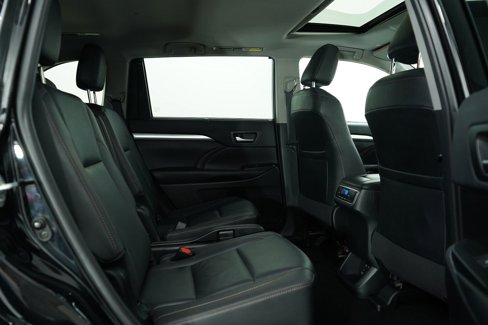 Used 2019 Toyota Highlander XLE image 12
