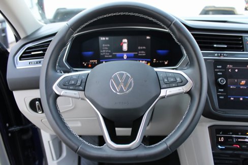 Certified 2023 Volkswagen Tiguan SE image 11