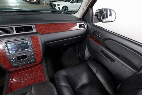 Used 2011 Chevrolet Suburban LTZ image 8