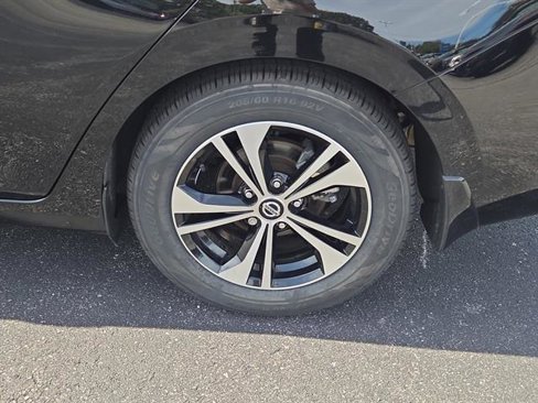 Used 2022 Nissan Sentra SV image 3