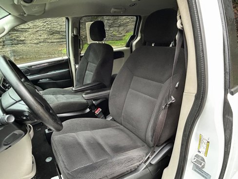 Used 2017 Dodge Grand Caravan SE image 19