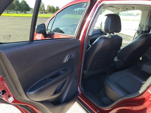 Used 2022 Chevrolet Trax LT w/ LT Convenience Package image 8